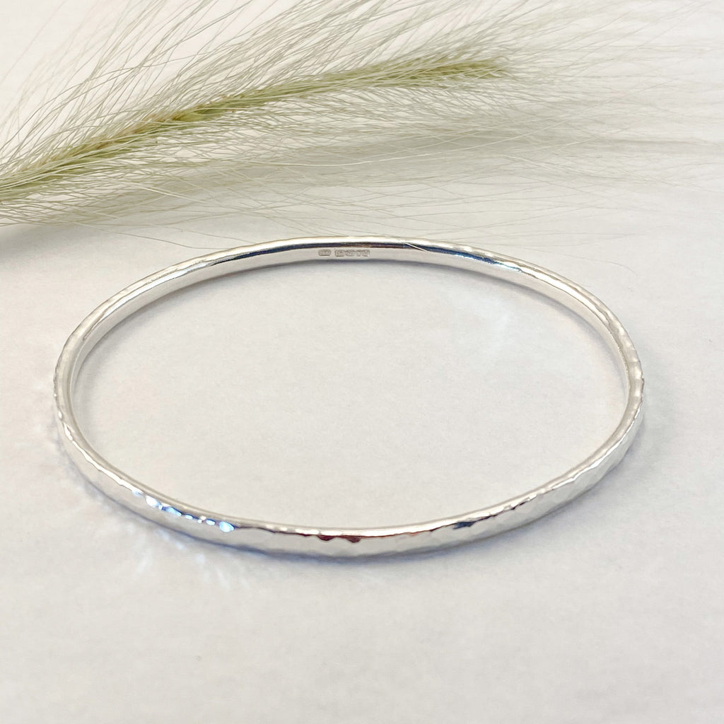 Sophie Thomas Jewellery - Sterling Silver Oval Bangle 3mm - Hammered - Nosek's Just Gems